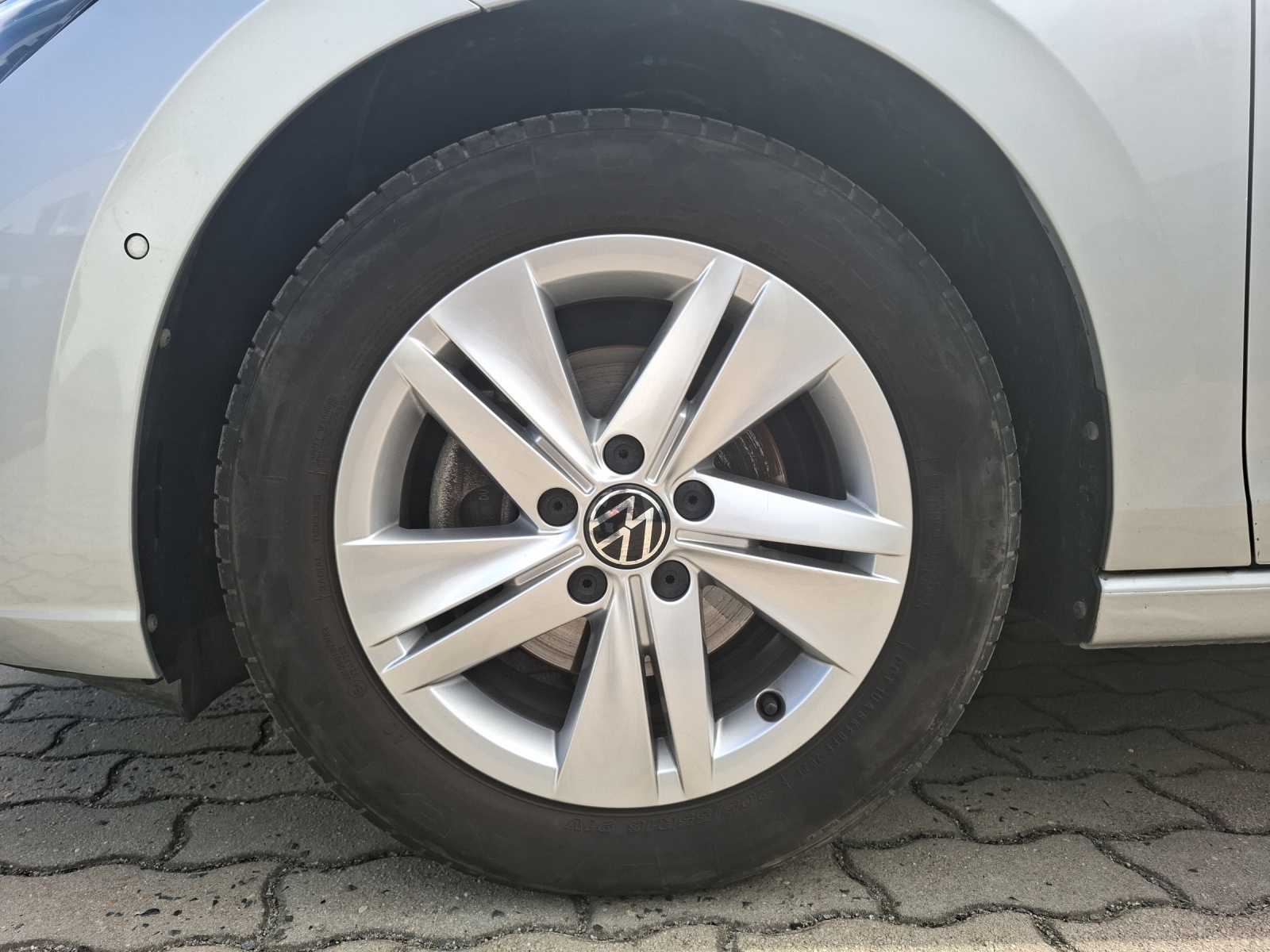 Fahrzeugabbildung Volkswagen Golf VIII TDI Life DSG LED Navi AID ACC PDC SH LM