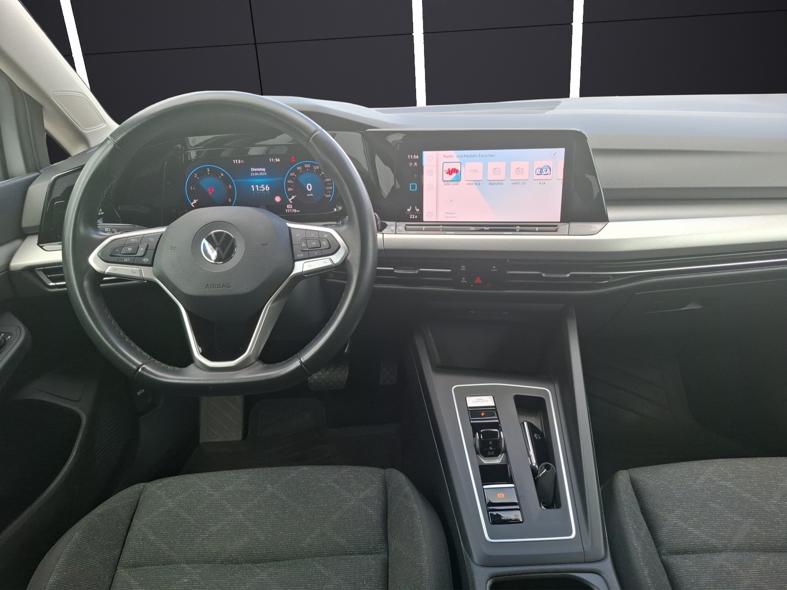 Fahrzeugabbildung Volkswagen Golf VIII TDI Life DSG LED Navi AID ACC PDC SH LM