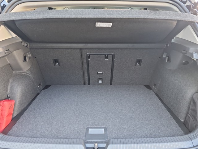 Fahrzeugabbildung Volkswagen Golf VIII TSI Move Kamera Navi LED VC