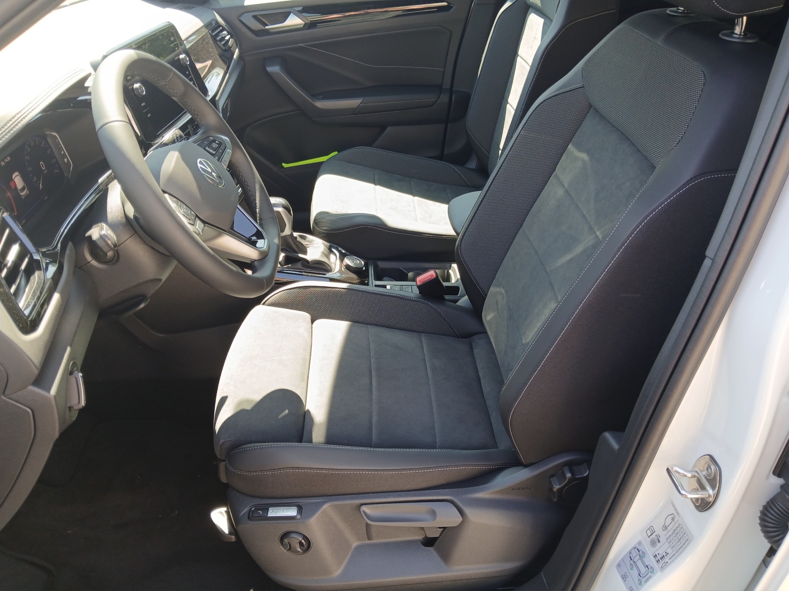 Fahrzeugabbildung Volkswagen T-Roc Style 2.0 l TDI SCR 4MOTION 110 kW 2.0l TDI DSG Style 4Motion AHZV IQ.LIGHT