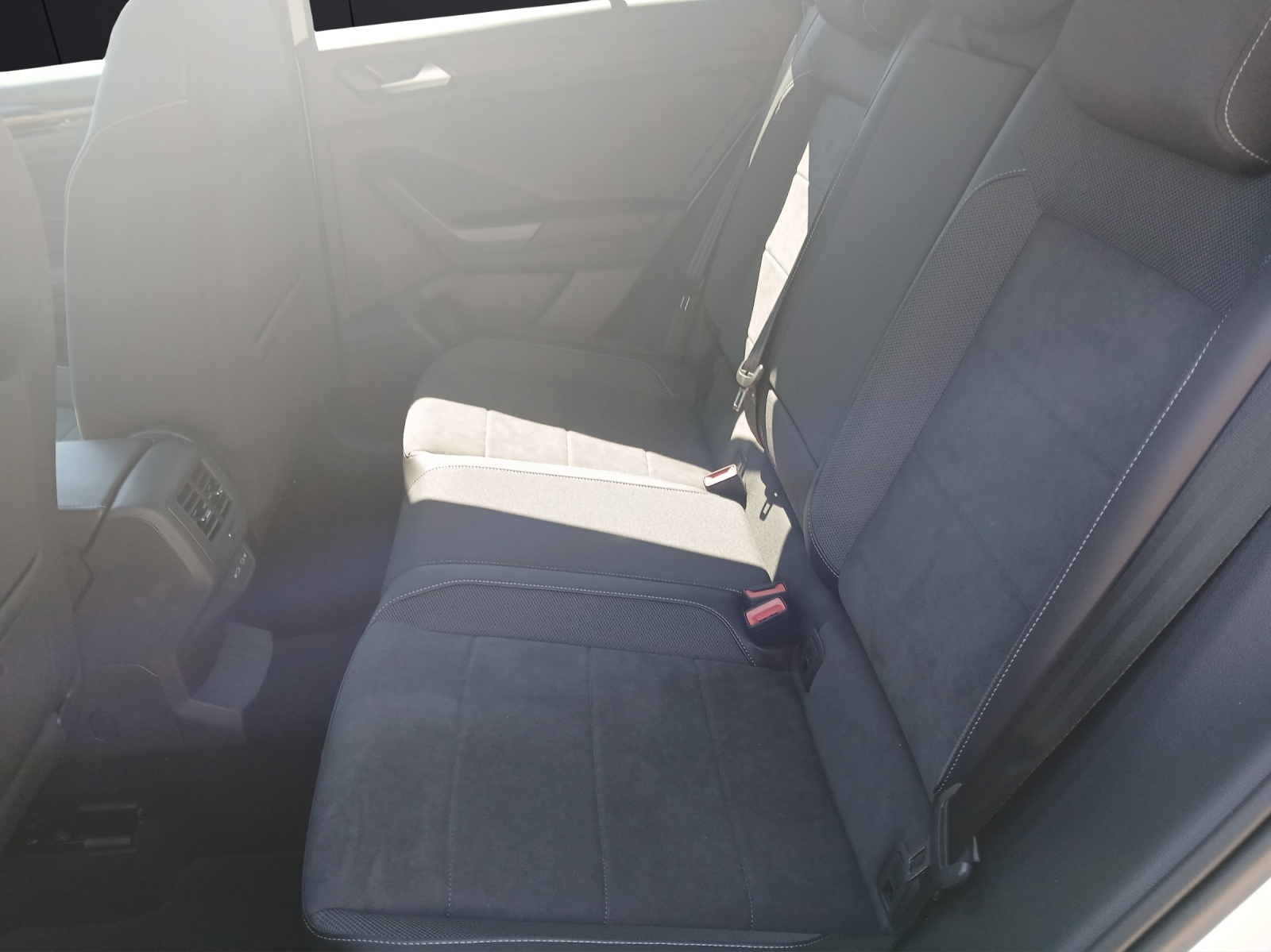 Fahrzeugabbildung Volkswagen T-Roc Style 2.0 l TDI SCR 4MOTION 110 kW 2.0l TDI DSG Style 4Motion AHZV IQ.LIGHT
