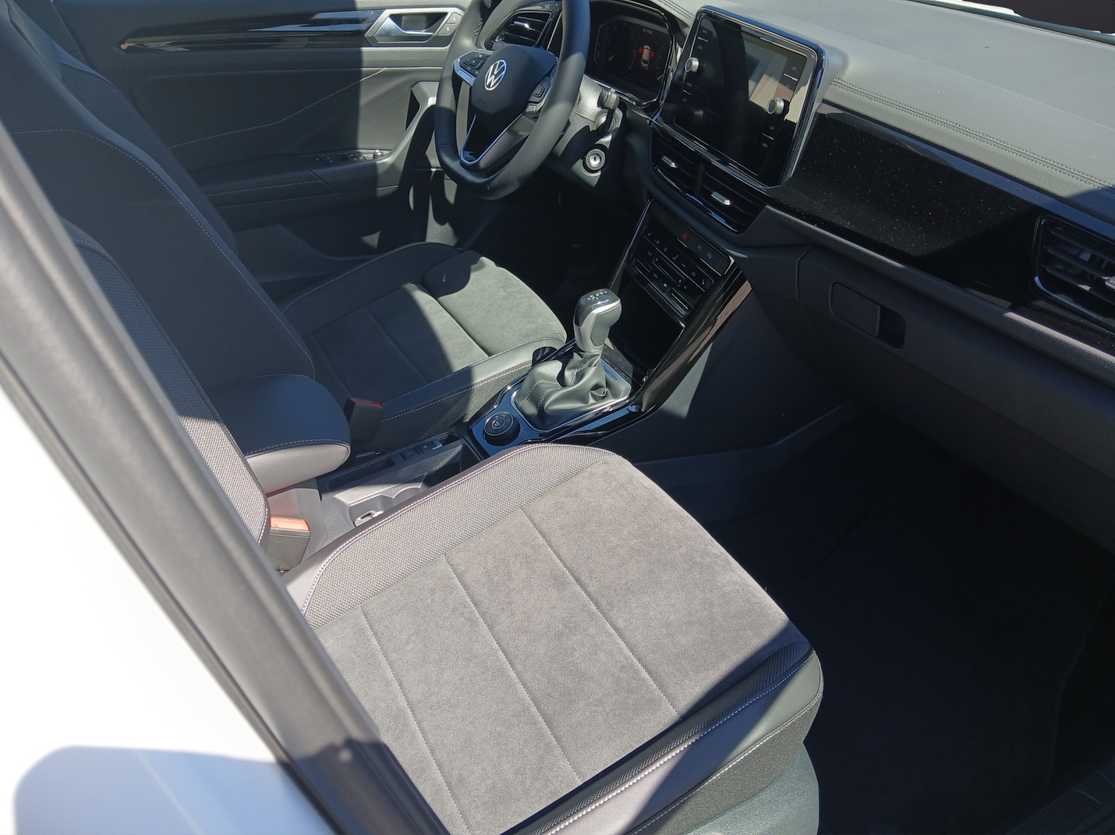 Fahrzeugabbildung Volkswagen T-Roc Style 2.0 l TDI SCR 4MOTION 110 kW 2.0l TDI DSG Style 4Motion AHZV IQ.LIGHT