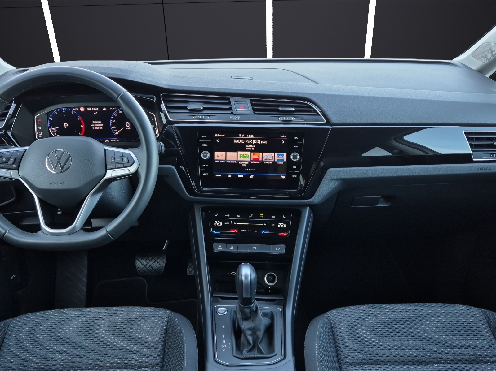 Fahrzeugabbildung Volkswagen Touran TSI Comfortline DSG R-Line LED Navi AID ACC RFK SH