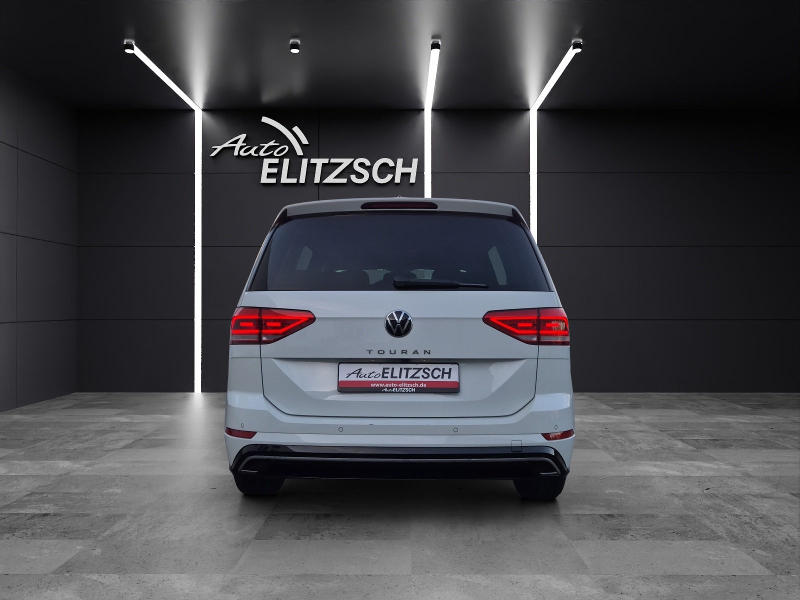 Fahrzeugabbildung Volkswagen Touran TSI Comfortline DSG R-Line LED Navi AID ACC RFK SH