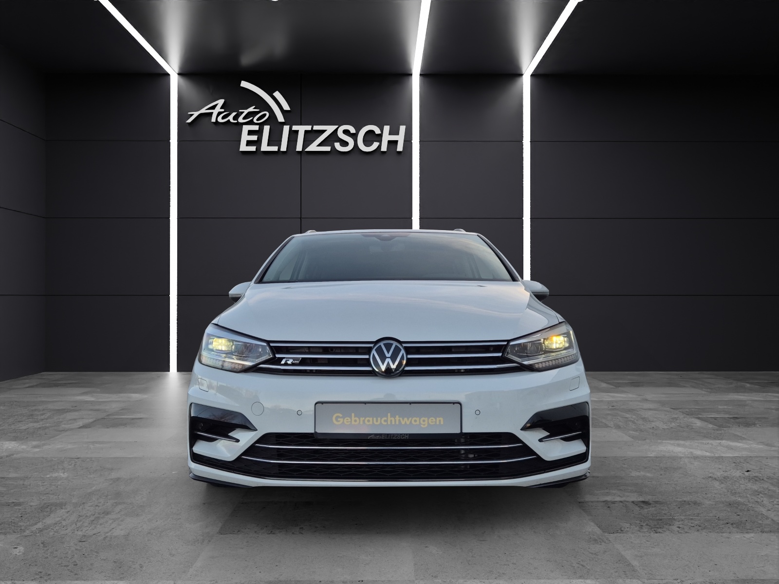 Fahrzeugabbildung Volkswagen Touran TSI Comfortline DSG R-Line LED Navi AID ACC RFK SH