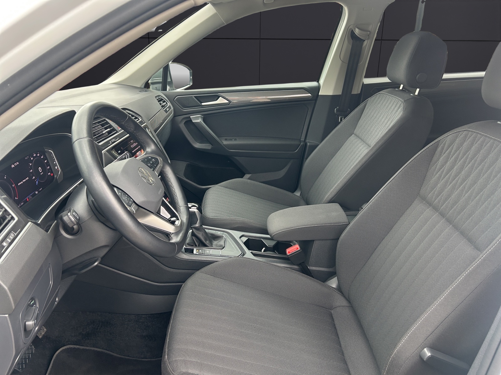 Fahrzeugabbildung Volkswagen Tiguan Allspace TDI Life DSG LED AHK CarPlay AID ACC PDC SH 18