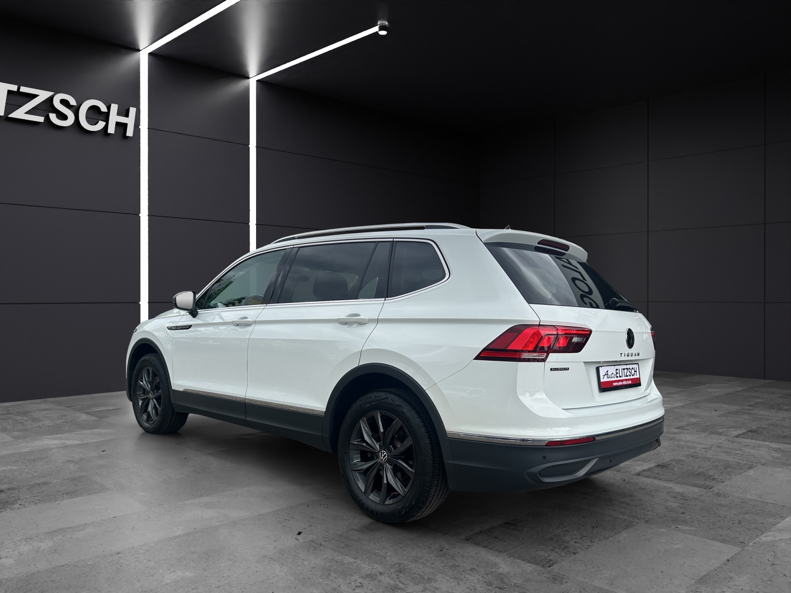 Fahrzeugabbildung Volkswagen Tiguan Allspace TDI Life DSG LED AHK CarPlay AID ACC PDC SH 18