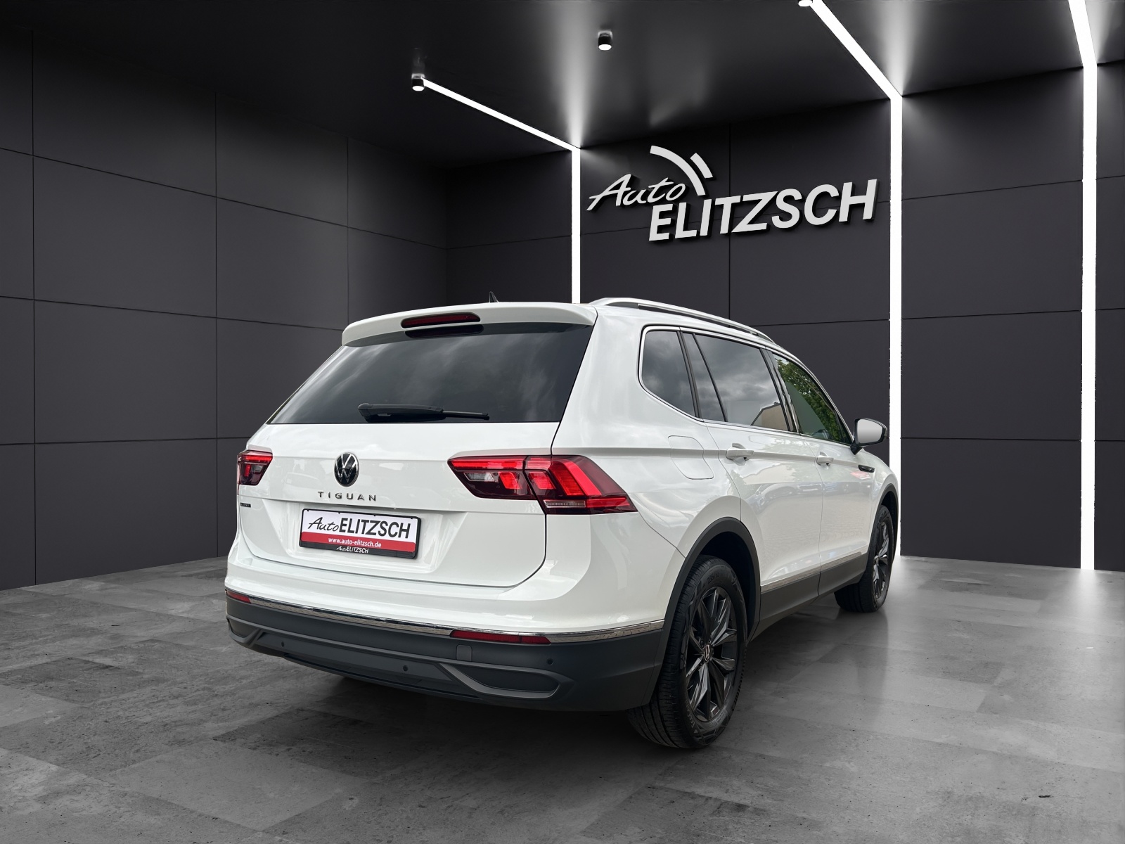 Fahrzeugabbildung Volkswagen Tiguan Allspace TDI Life DSG LED AHK CarPlay AID ACC PDC SH 18