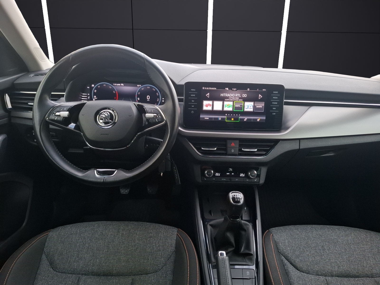 Fahrzeugabbildung SKODA Kamiq TSI Clever LED Navi AID GRA PDC SH LM