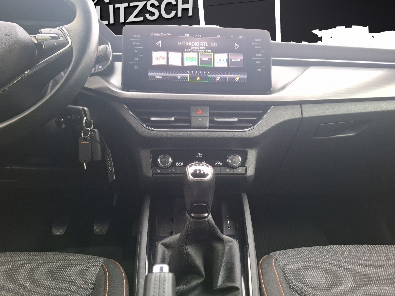 Fahrzeugabbildung SKODA Kamiq TSI Clever LED Navi AID GRA PDC SH LM