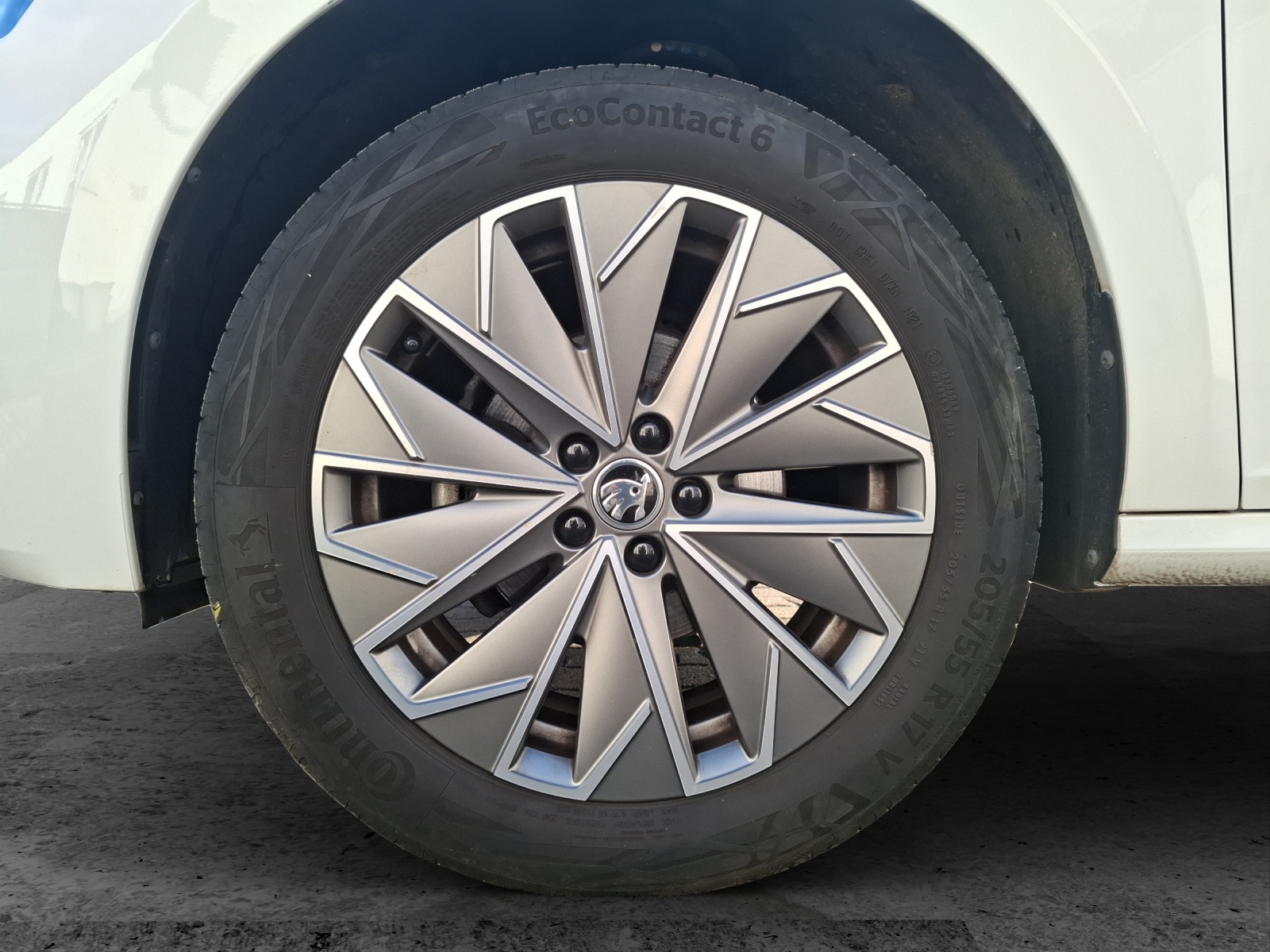 Fahrzeugabbildung SKODA Kamiq TSI Clever LED Navi AID GRA PDC SH LM