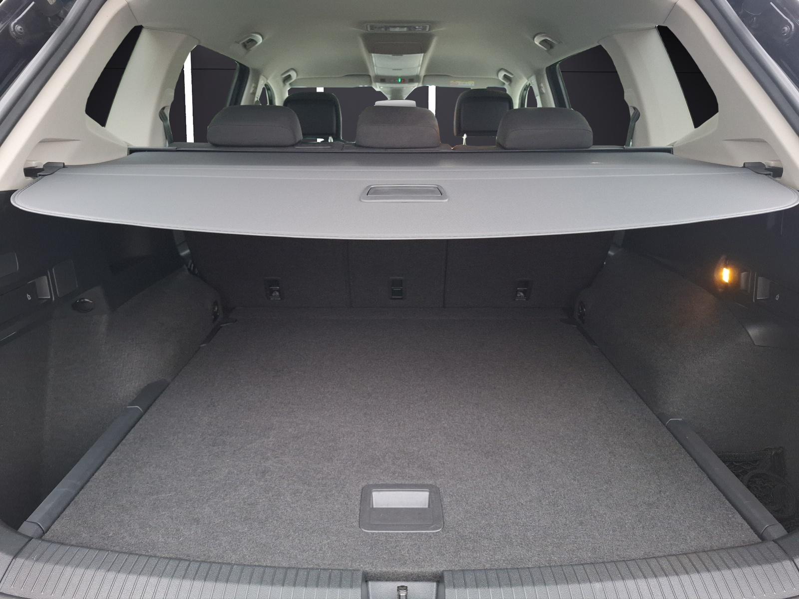 Fahrzeugabbildung Volkswagen Tiguan Allspace TDI Elegance DSG 4M Matrix Navi AID HUD ACC RFK SH 19