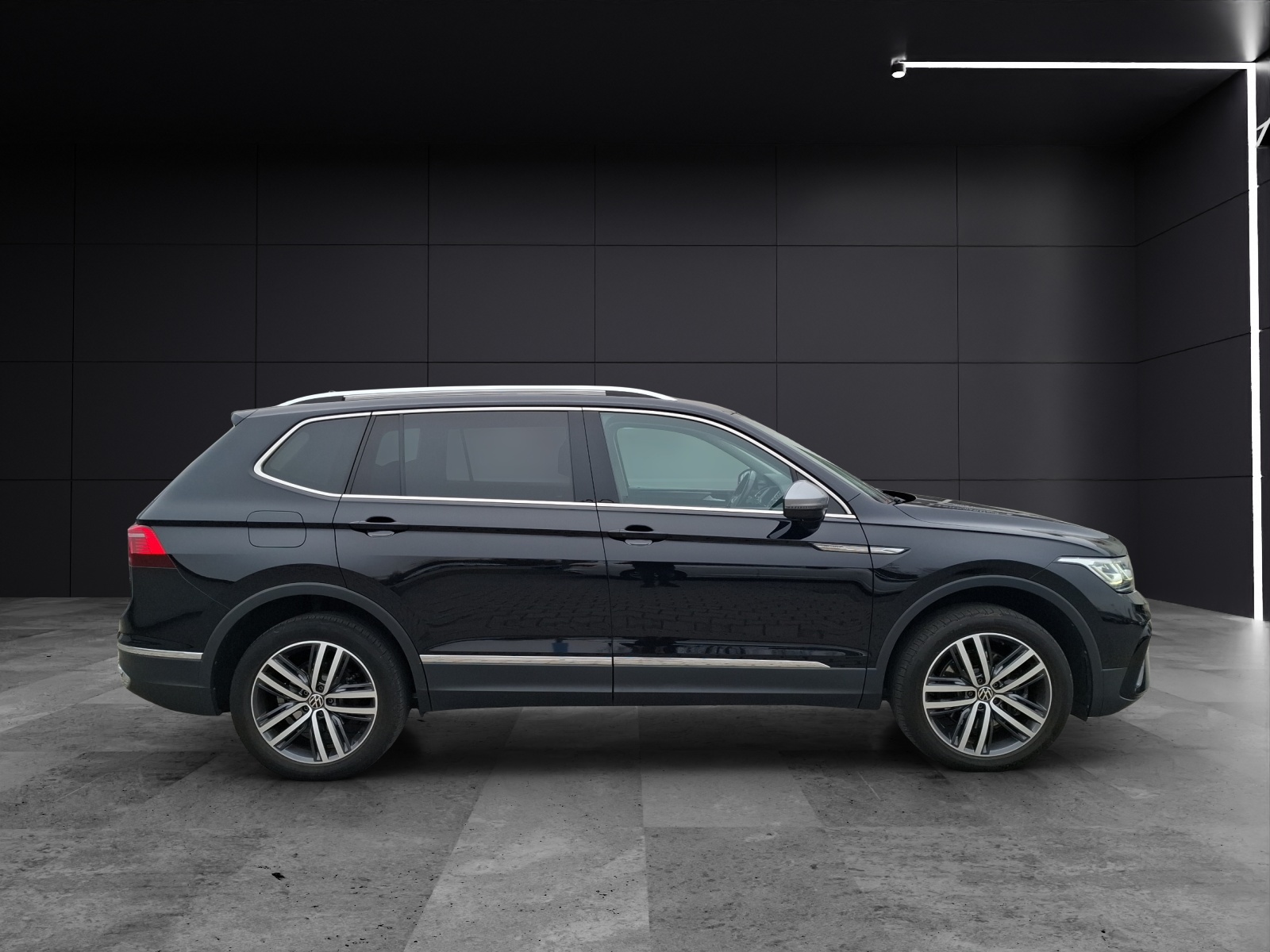 Fahrzeugabbildung Volkswagen Tiguan Allspace TDI Elegance DSG 4M Matrix Navi AID HUD ACC RFK SH 19