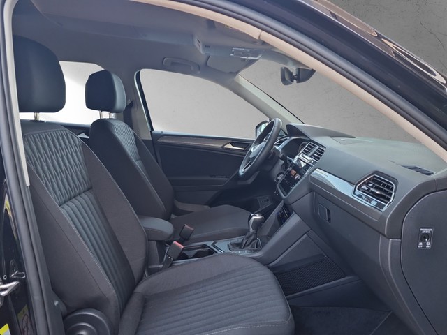 Fahrzeugabbildung Volkswagen Tiguan Allspace TDI Life DSG 7-Si LED AHK Navi AID ACC RFK SH
