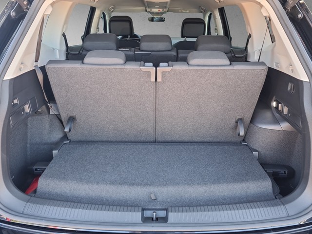 Fahrzeugabbildung Volkswagen Tiguan Allspace TDI Life DSG 7-Si LED AHK Navi AID ACC RFK SH