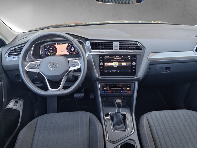 Fahrzeugabbildung Volkswagen Tiguan Allspace TDI Life DSG 7-Si LED AHK Navi AID ACC RFK SH