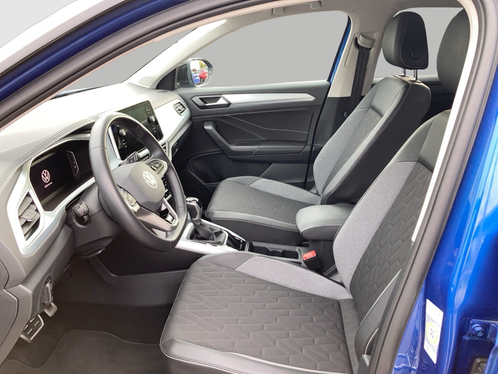Fahrzeugabbildung Volkswagen T-Roc TSI Goal DSG LEDplus Navi AID ACC SHZ Park-Assist