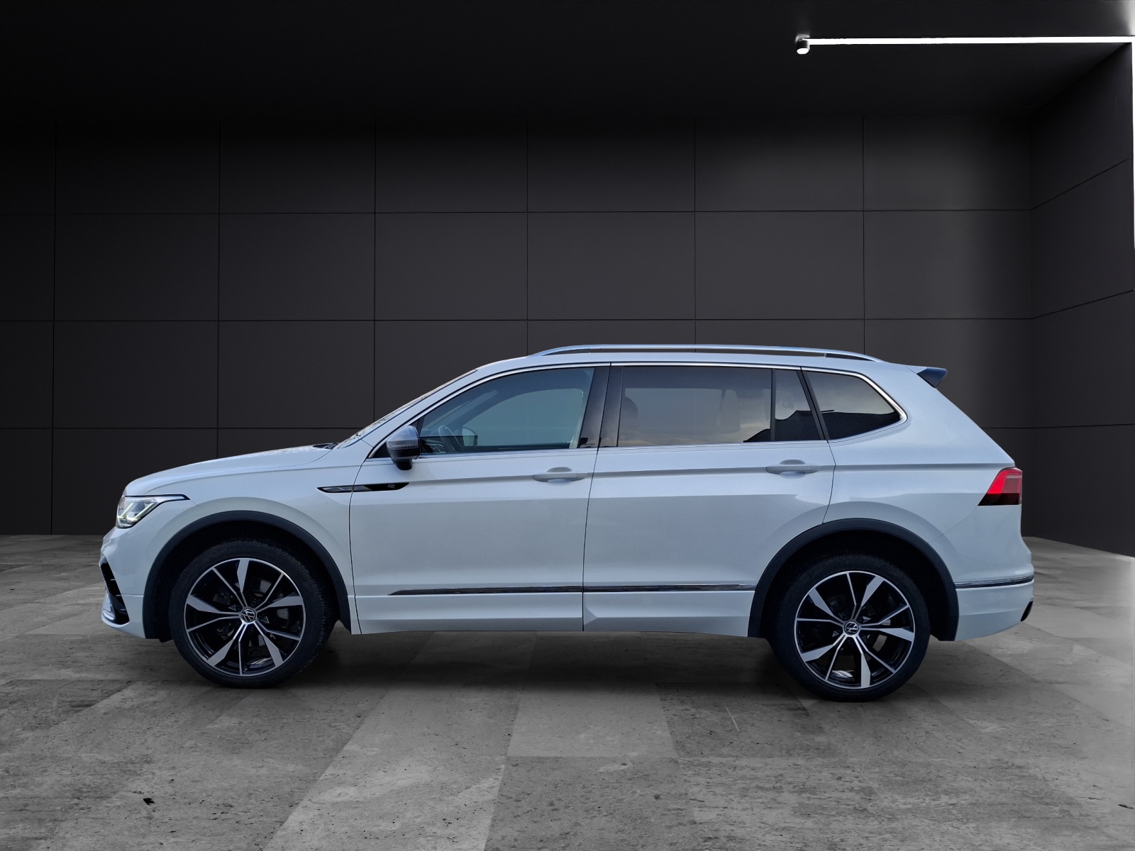 Fahrzeugabbildung Volkswagen Tiguan Allspace TDI R-Line DSG 4M Matrix Navi Pano HUD AID ACC RFK SH 20