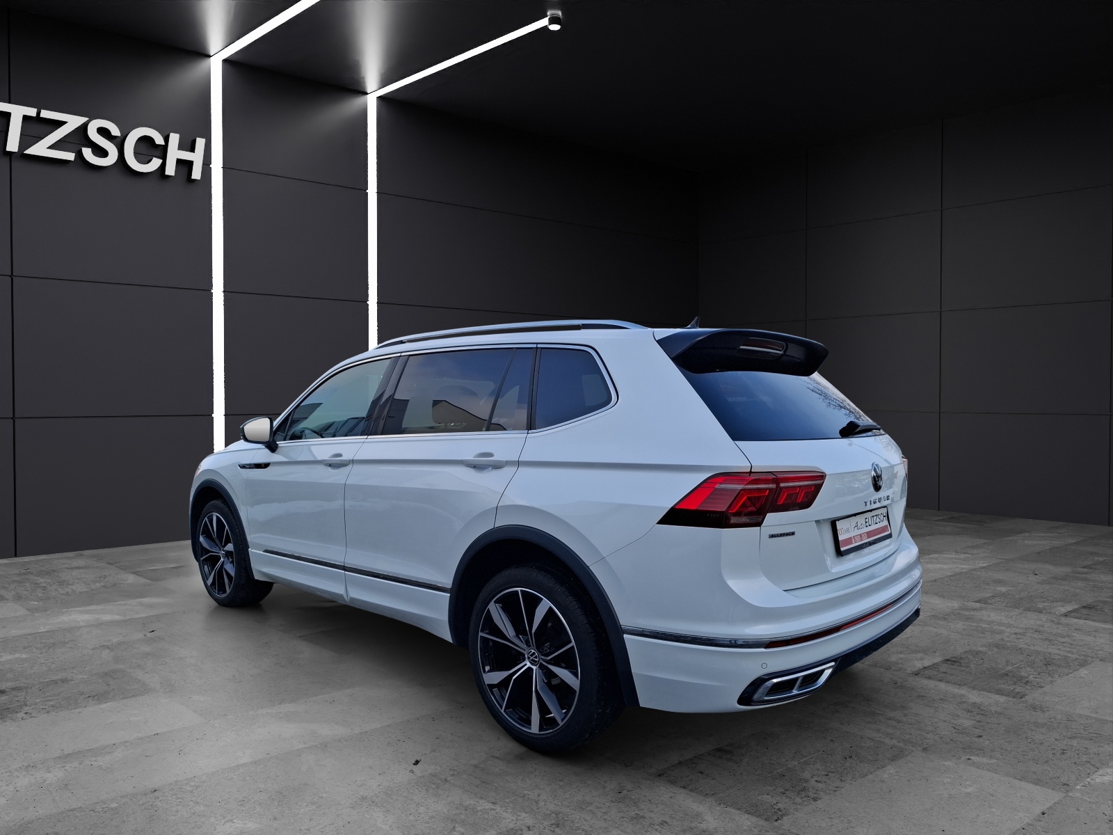 Fahrzeugabbildung Volkswagen Tiguan Allspace TDI R-Line DSG 4M Matrix Navi Pano HUD AID ACC RFK SH 20