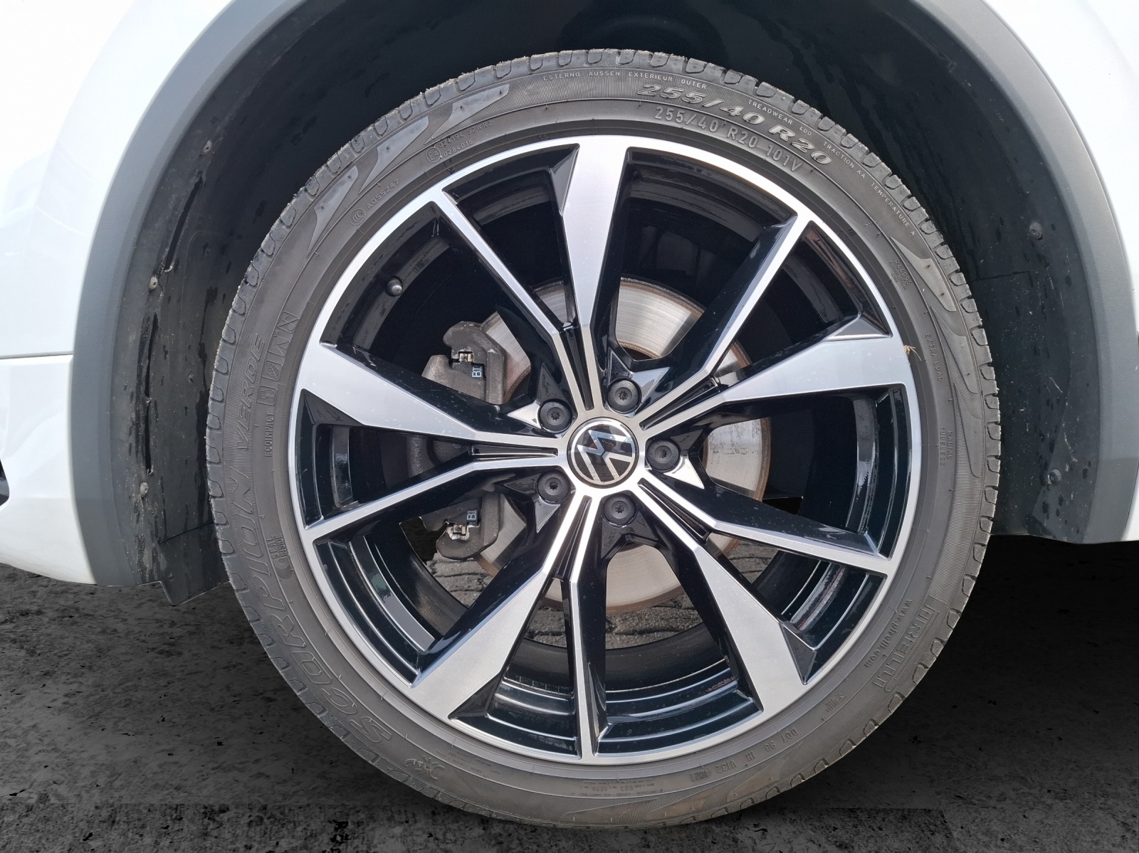 Fahrzeugabbildung Volkswagen Tiguan Allspace TDI R-Line DSG 4M Matrix Navi Pano HUD AID ACC RFK SH 20