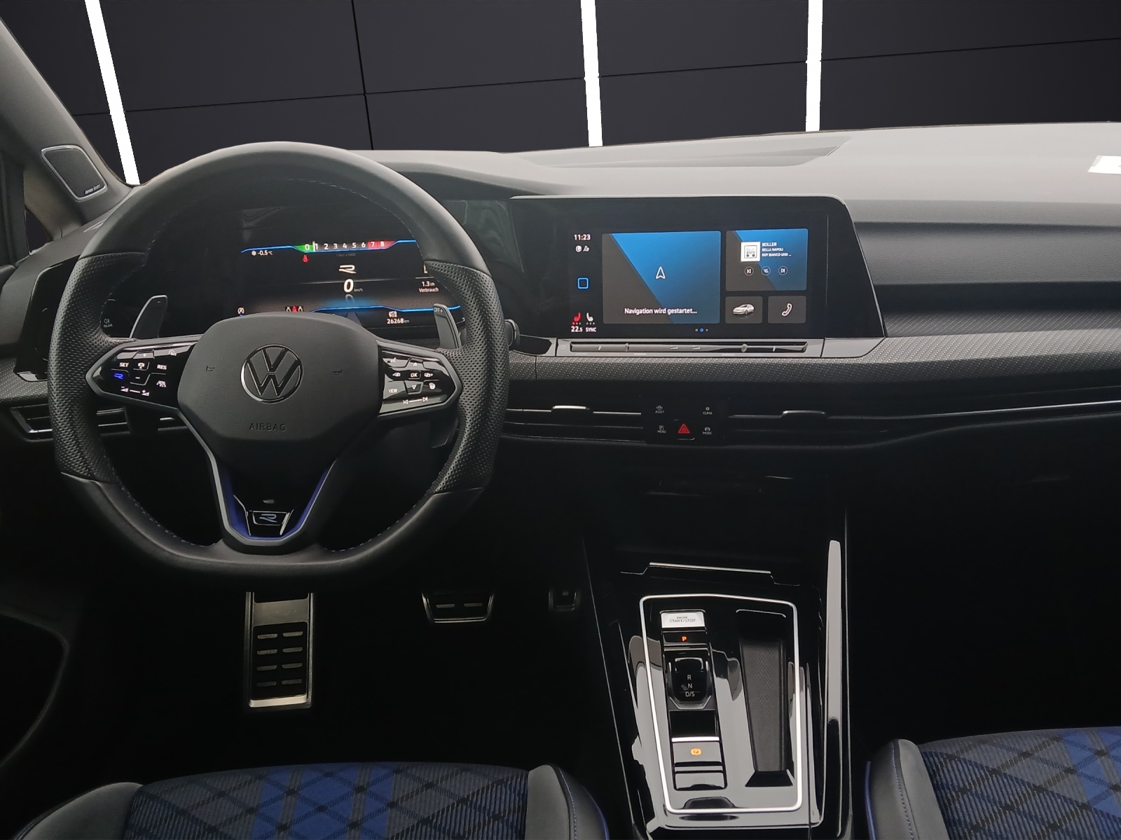 Fahrzeugabbildung Volkswagen Golf VIII Variant R DSG 4M LEDplus AHK Navi Harmann AID ACC RFK SH 19