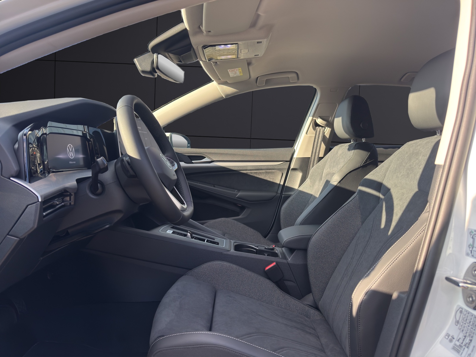 Fahrzeugabbildung Volkswagen Golf Life AHZV LED DAB ACC