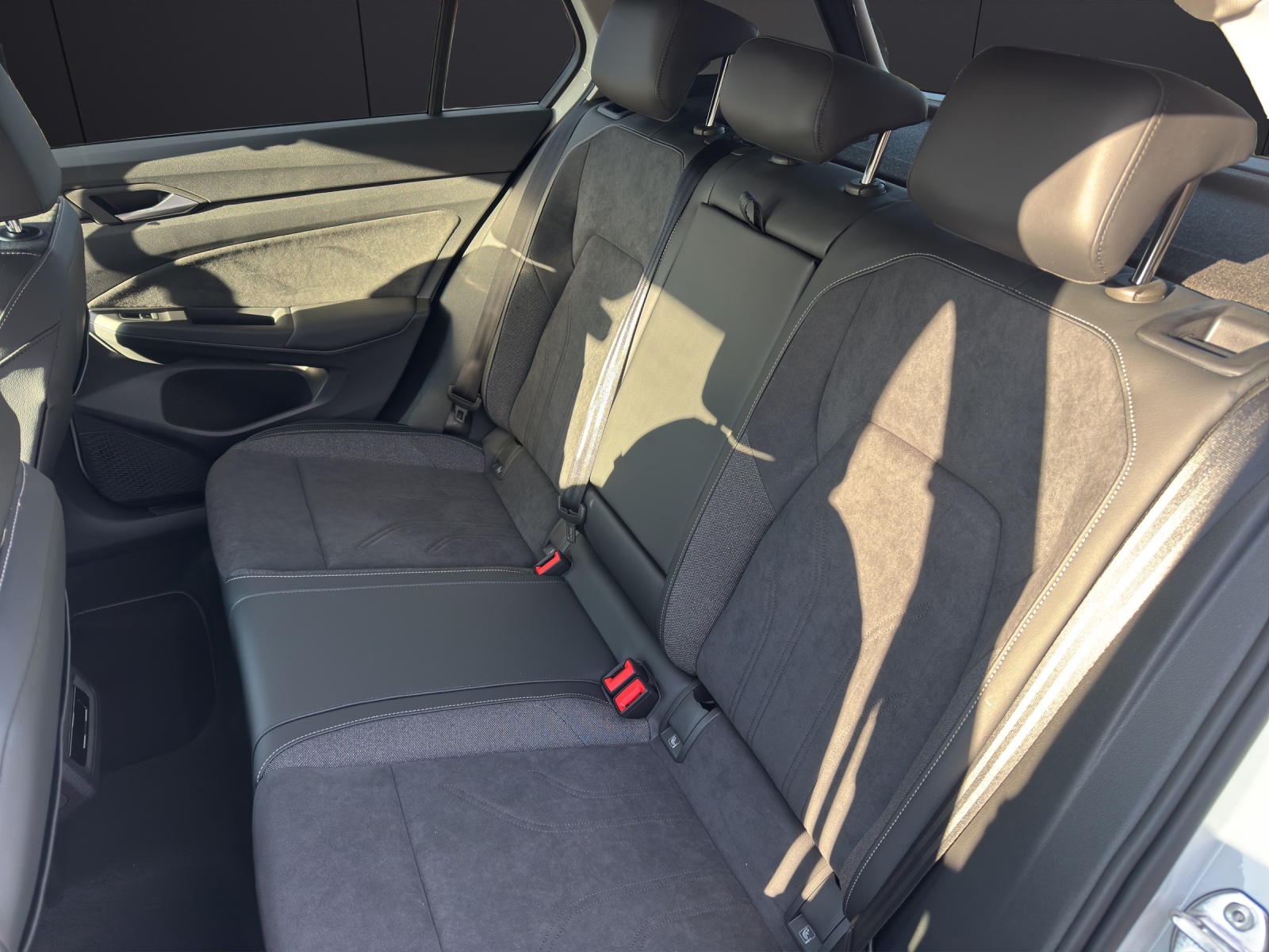 Fahrzeugabbildung Volkswagen Golf Life AHZV LED DAB ACC