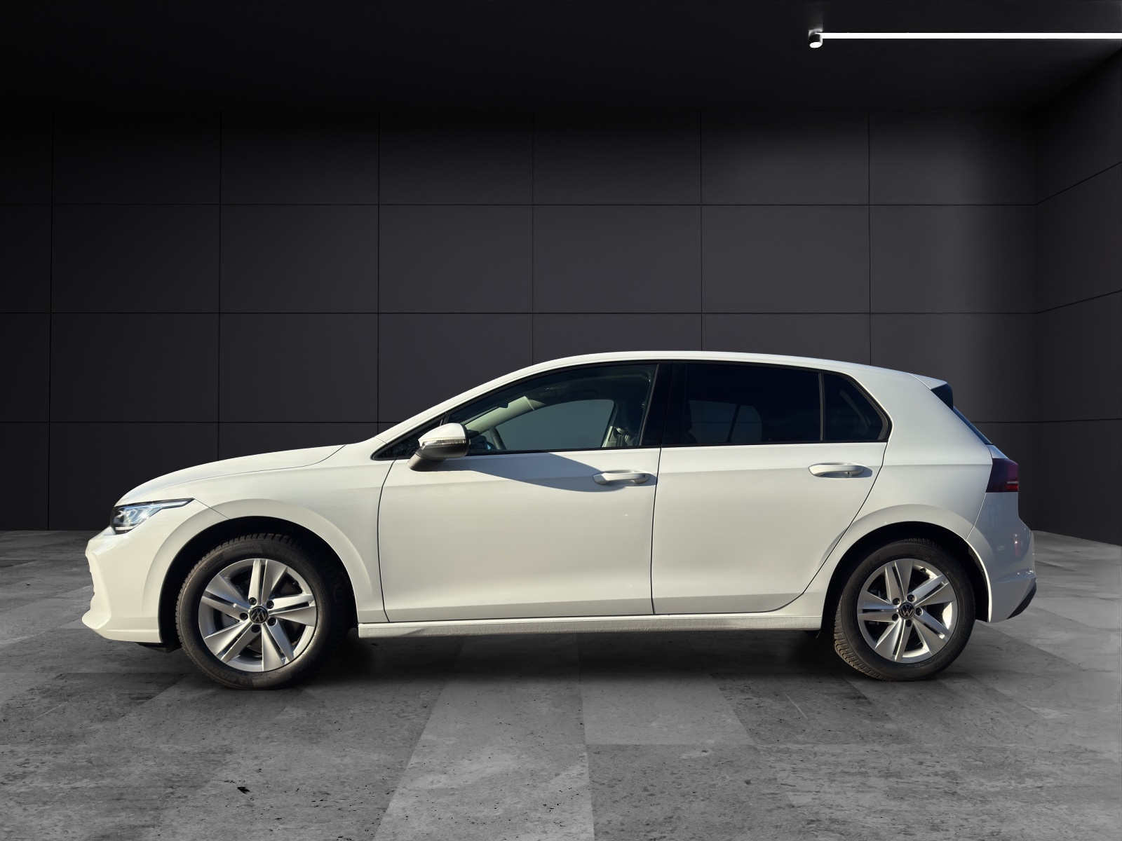 Fahrzeugabbildung Volkswagen Golf Life AHZV LED DAB ACC