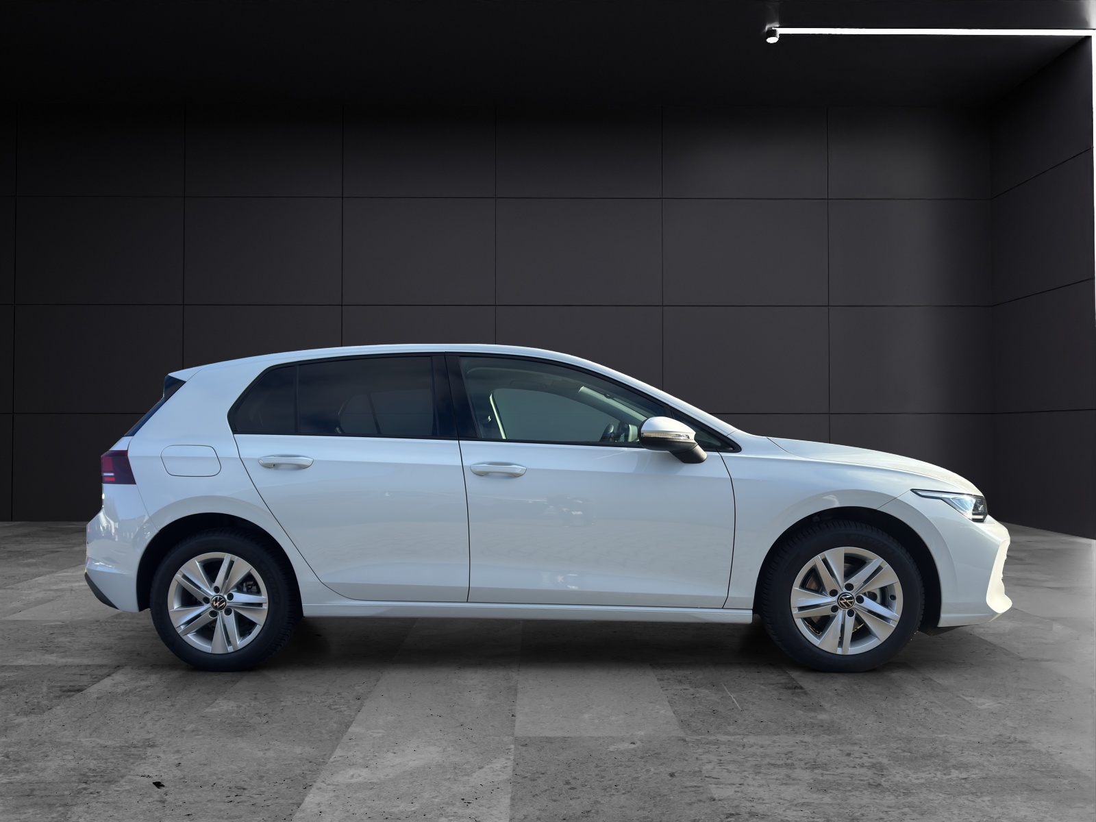 Fahrzeugabbildung Volkswagen Golf Life AHZV LED DAB ACC