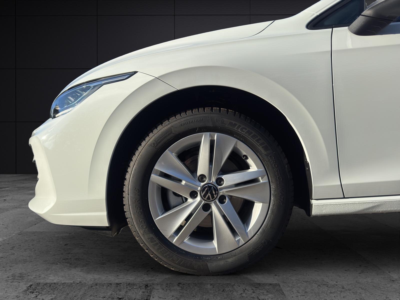 Fahrzeugabbildung Volkswagen Golf Life AHZV LED DAB ACC