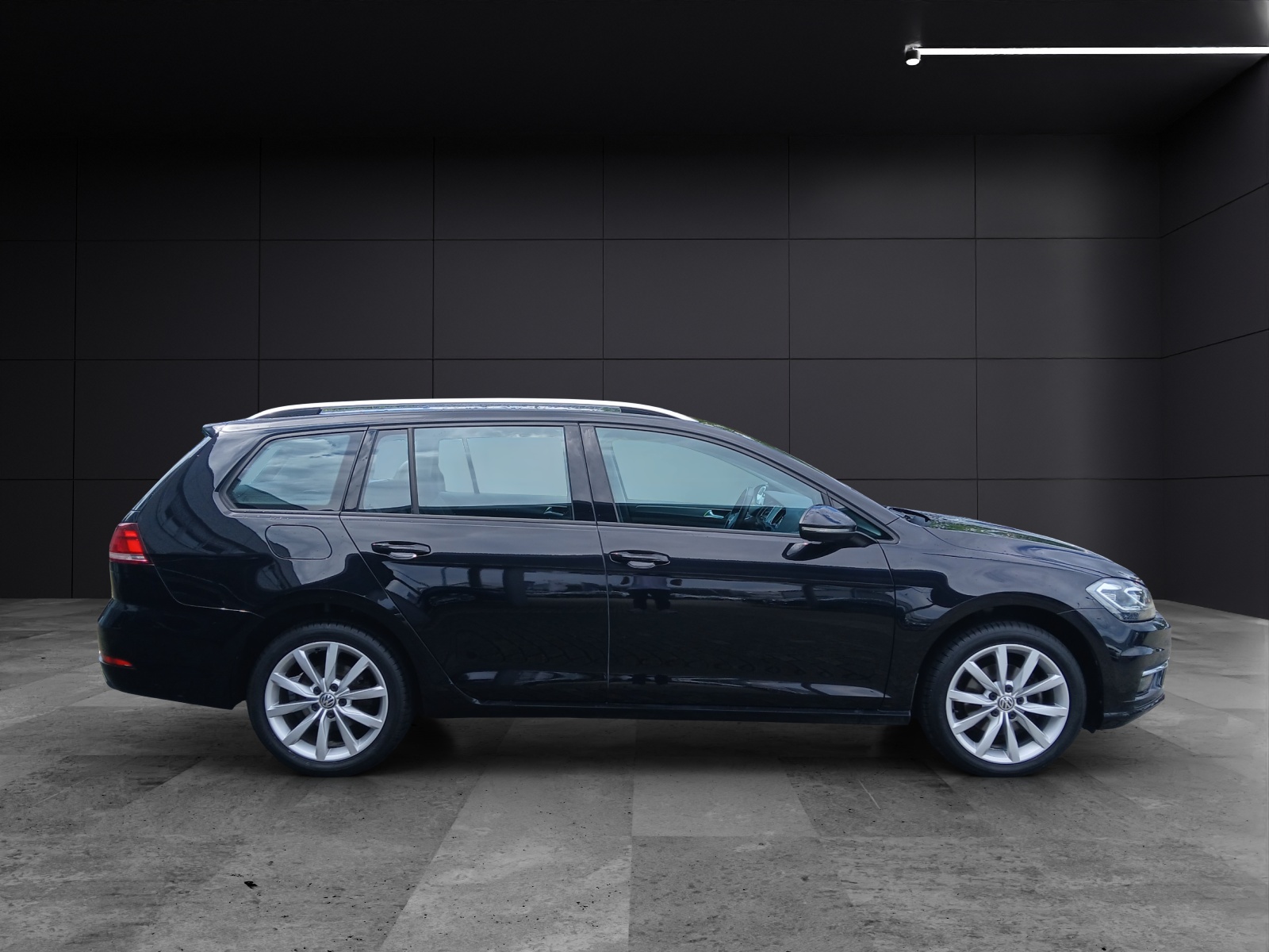 Fahrzeugabbildung Volkswagen Golf VII Variant TSI Comfortline LED Navi GRA PDC SH LM