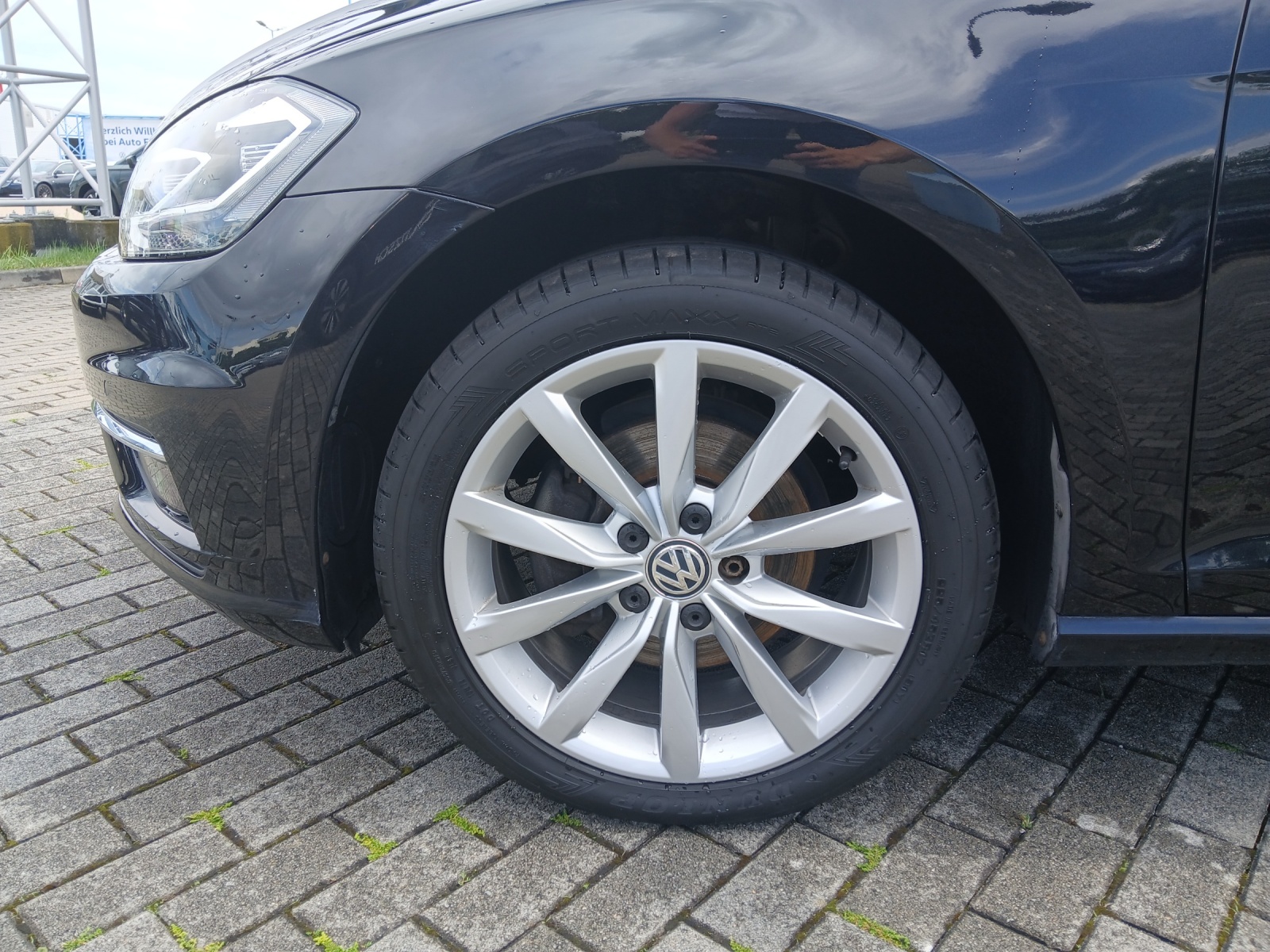 Fahrzeugabbildung Volkswagen Golf VII Variant TSI Comfortline LED Navi GRA PDC SH LM