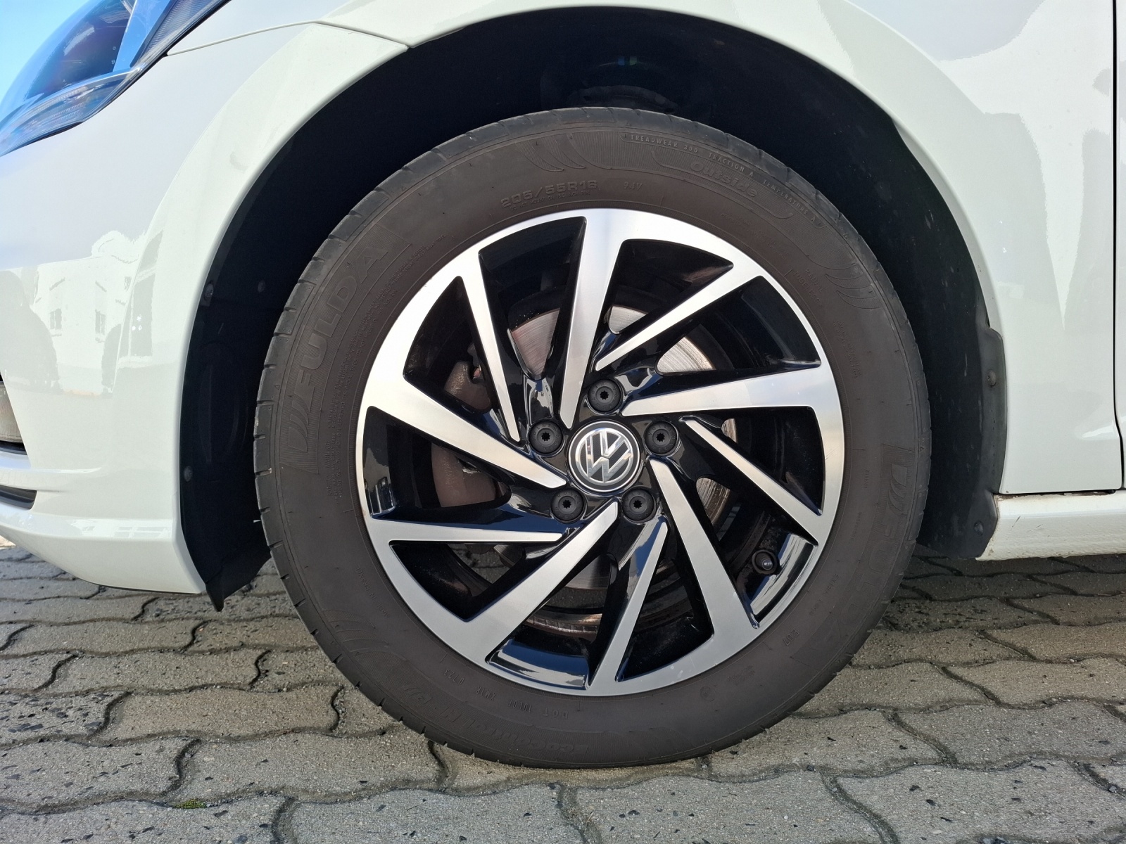 Fahrzeugabbildung Volkswagen Golf VII Variant TDI Join AHK Navi Climatronic PDC SH LM