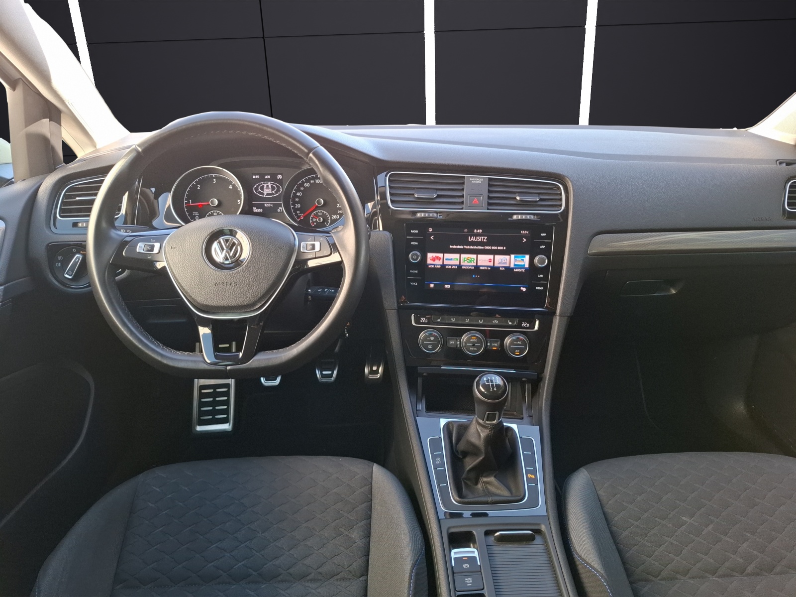 Fahrzeugabbildung Volkswagen Golf VII Variant TDI Join AHK Navi Climatronic PDC SH LM