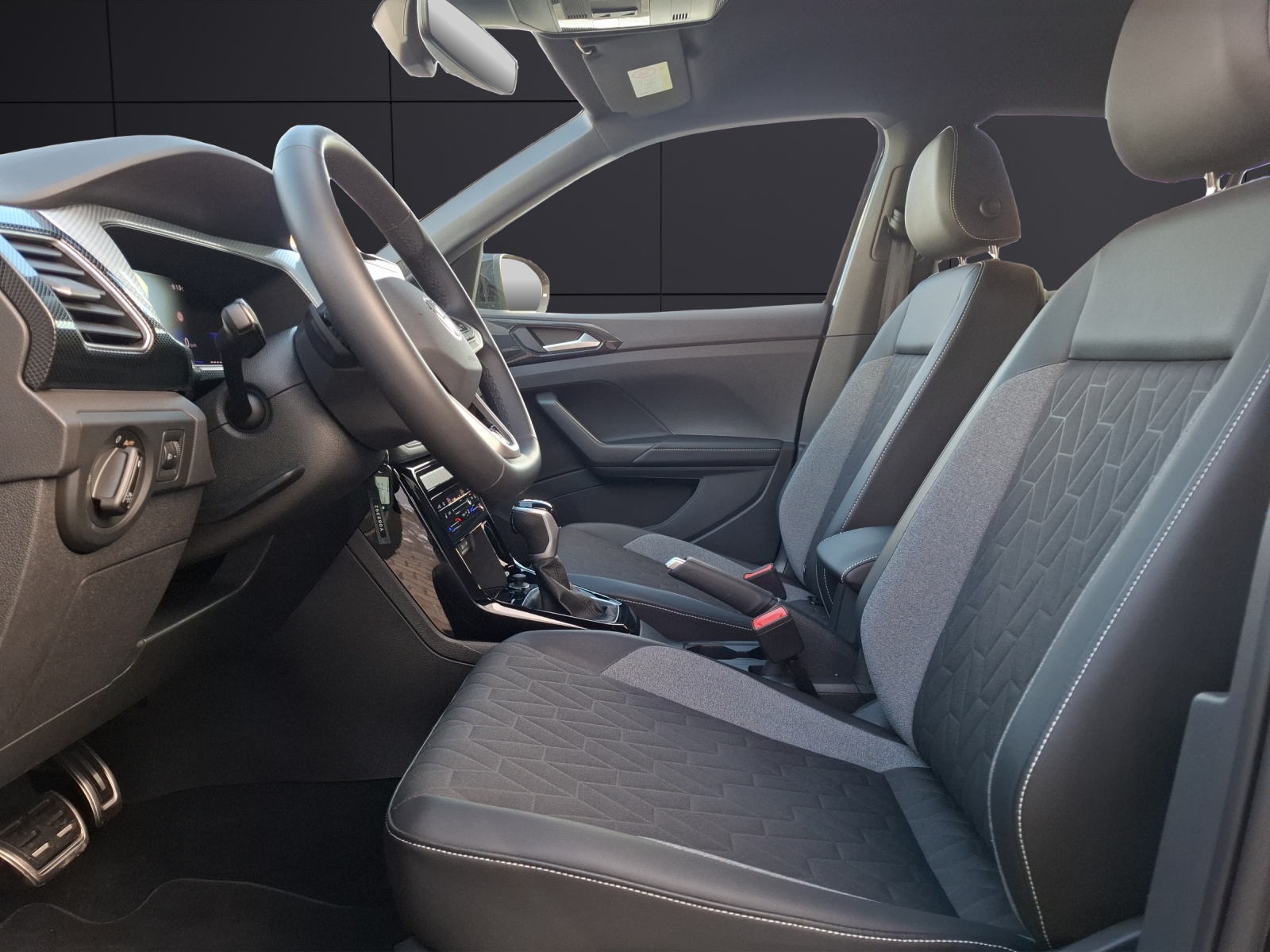 Fahrzeugabbildung Volkswagen T-Cross TSI Goal DSG LED AHK Navi AID ACC Park-Assist SH LM