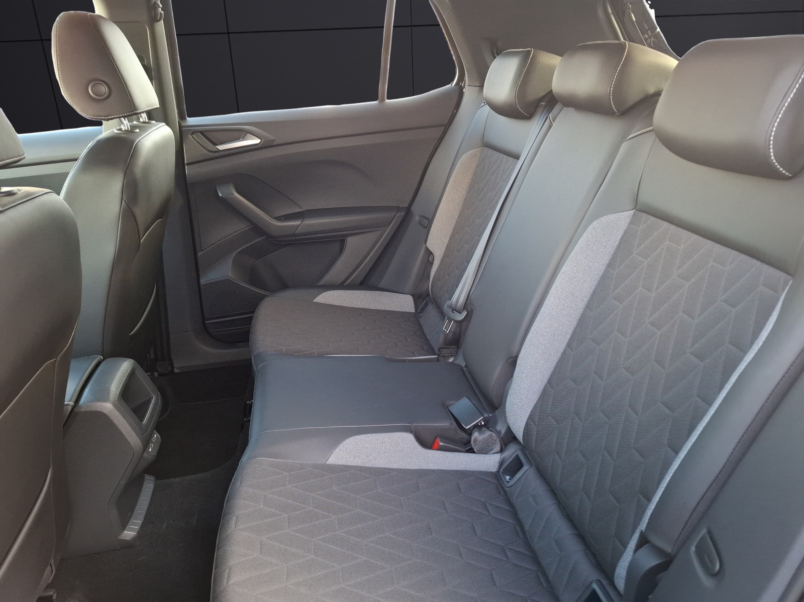 Fahrzeugabbildung Volkswagen T-Cross TSI Goal DSG LED AHK Navi AID ACC Park-Assist SH LM