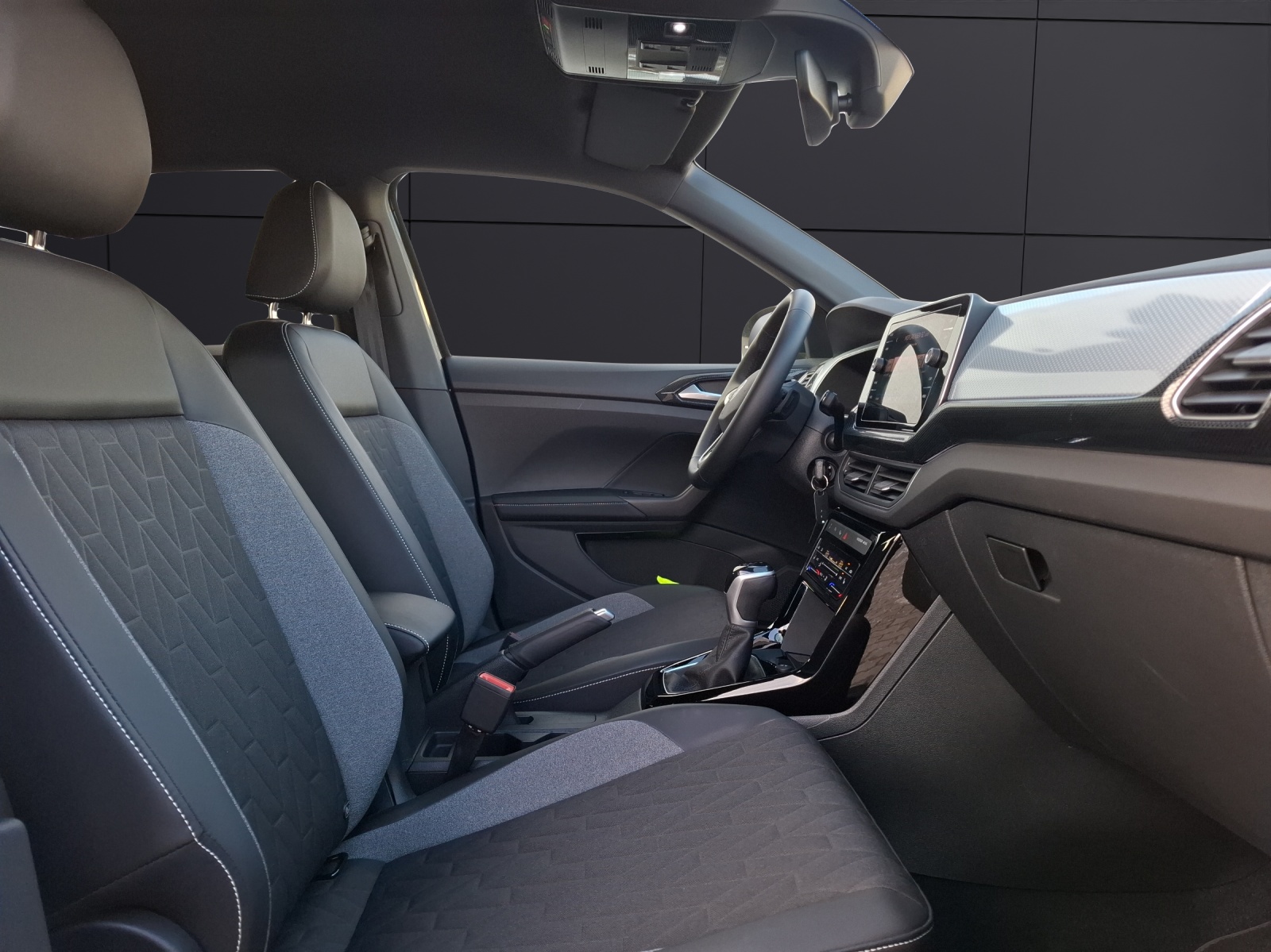 Fahrzeugabbildung Volkswagen T-Cross TSI Goal DSG LED AHK Navi AID ACC Park-Assist SH LM