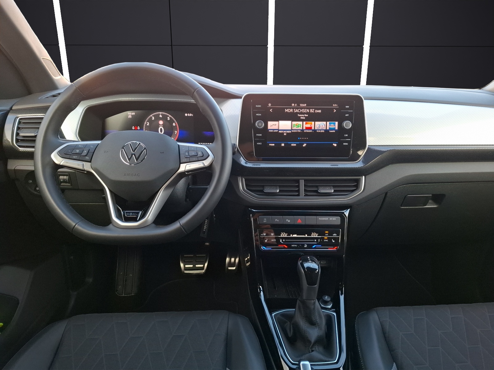 Fahrzeugabbildung Volkswagen T-Cross TSI Goal DSG LED AHK Navi AID ACC Park-Assist SH LM