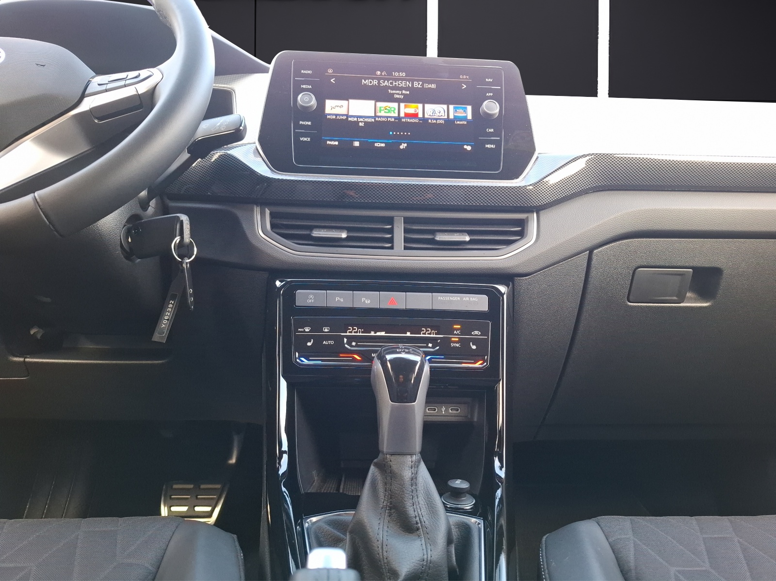 Fahrzeugabbildung Volkswagen T-Cross TSI Goal DSG LED AHK Navi AID ACC Park-Assist SH LM