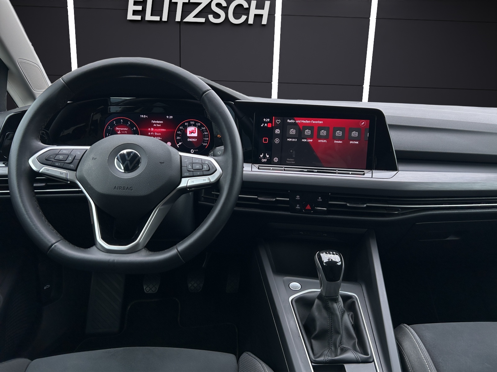 Fahrzeugabbildung Volkswagen Golf VIII TSI Style Matrix Navi ACC STHZ PDC SHZ