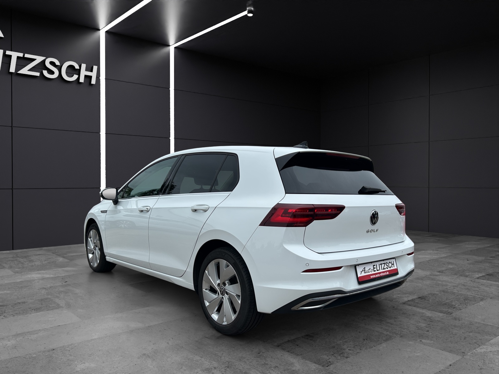 Fahrzeugabbildung Volkswagen Golf VIII TSI Style Matrix Navi ACC STHZ PDC SHZ