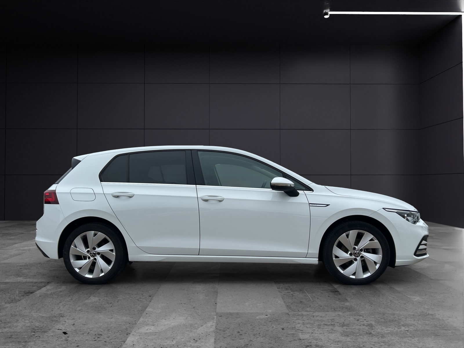 Fahrzeugabbildung Volkswagen Golf VIII TSI Style Matrix Navi ACC STHZ PDC SHZ