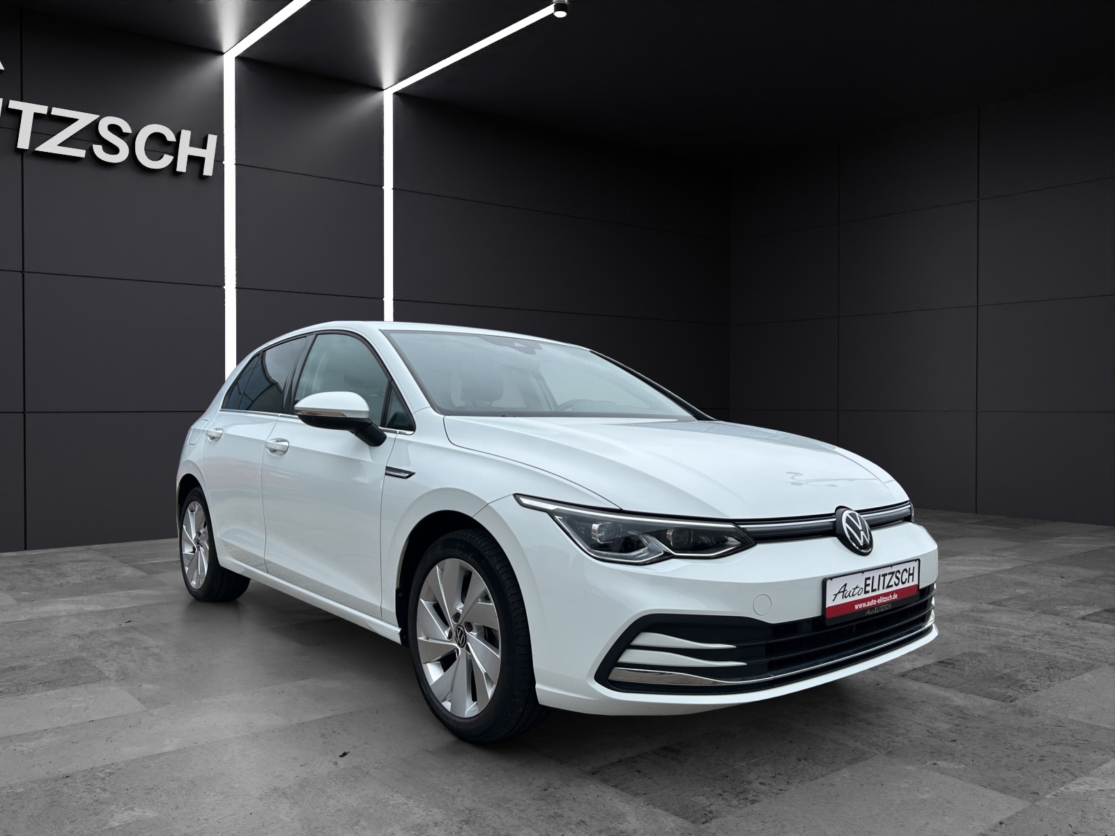 Fahrzeugabbildung Volkswagen Golf VIII TSI Style Matrix Navi ACC STHZ PDC SHZ