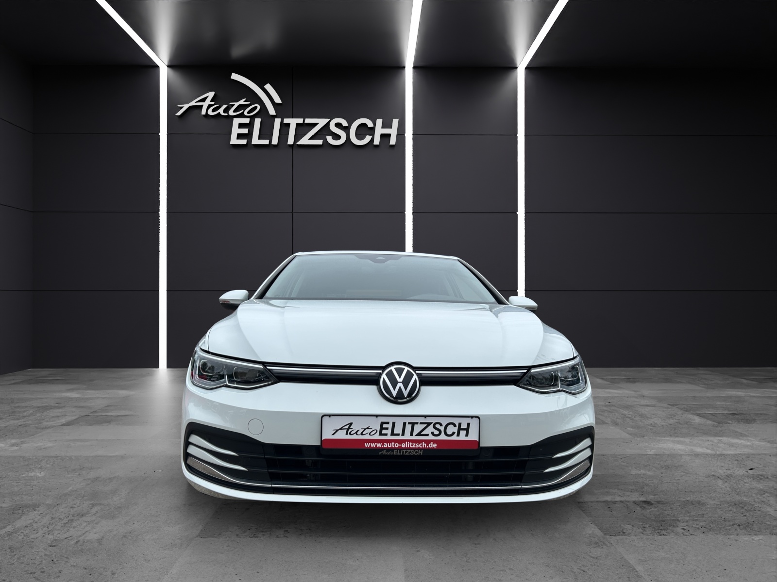 Fahrzeugabbildung Volkswagen Golf VIII TSI Style Matrix Navi ACC STHZ PDC SHZ