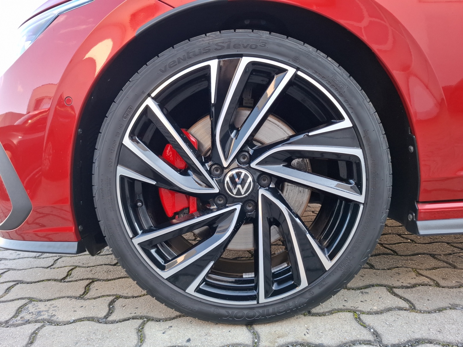 Fahrzeugabbildung Volkswagen Golf VIII GTI DSG LED Navi AID ACC RFK SH 19