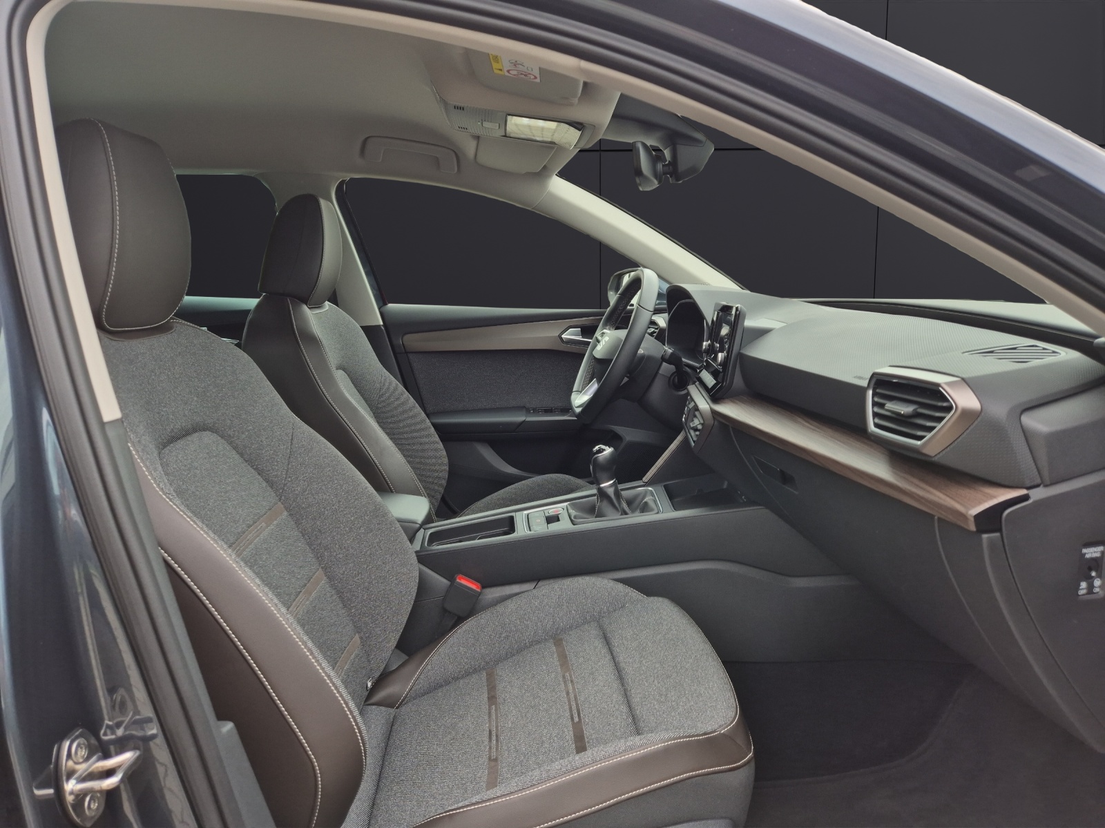 Fahrzeugabbildung SEAT Leon ST TSI Xcellence LED GRA Park-Aassist SH LM