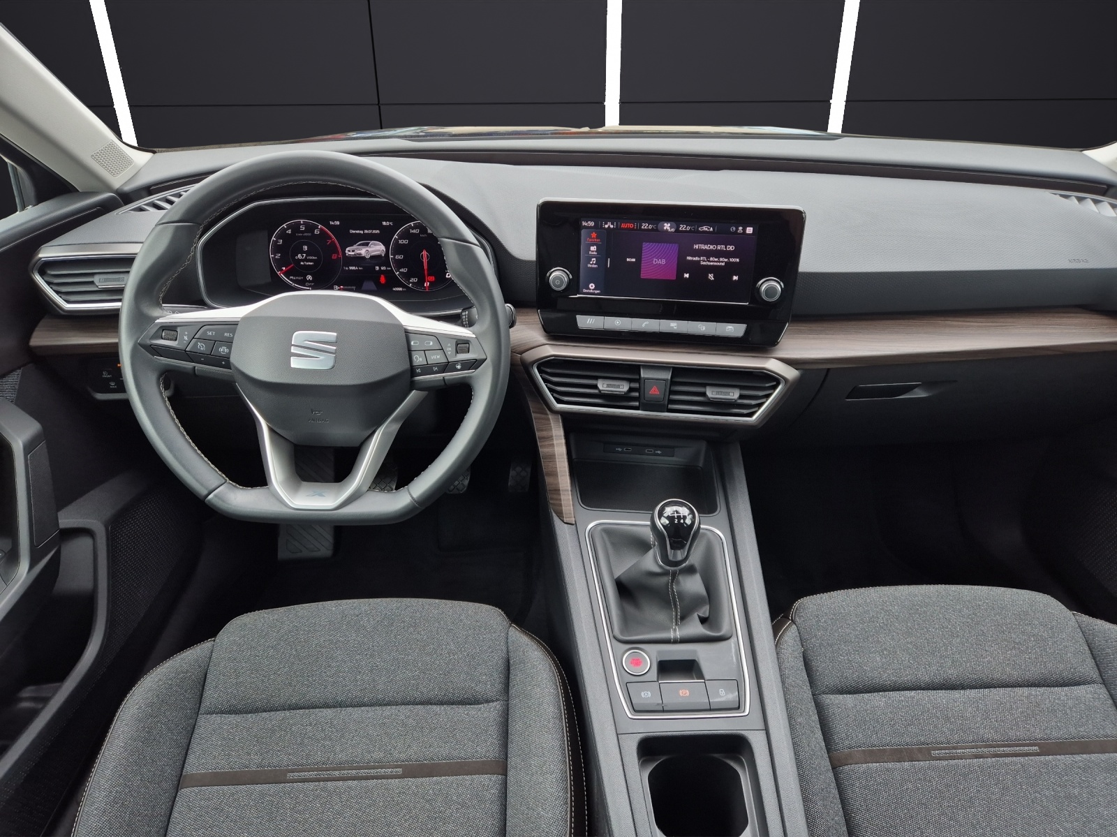 Fahrzeugabbildung SEAT Leon ST TSI Xcellence LED GRA Park-Aassist SH LM