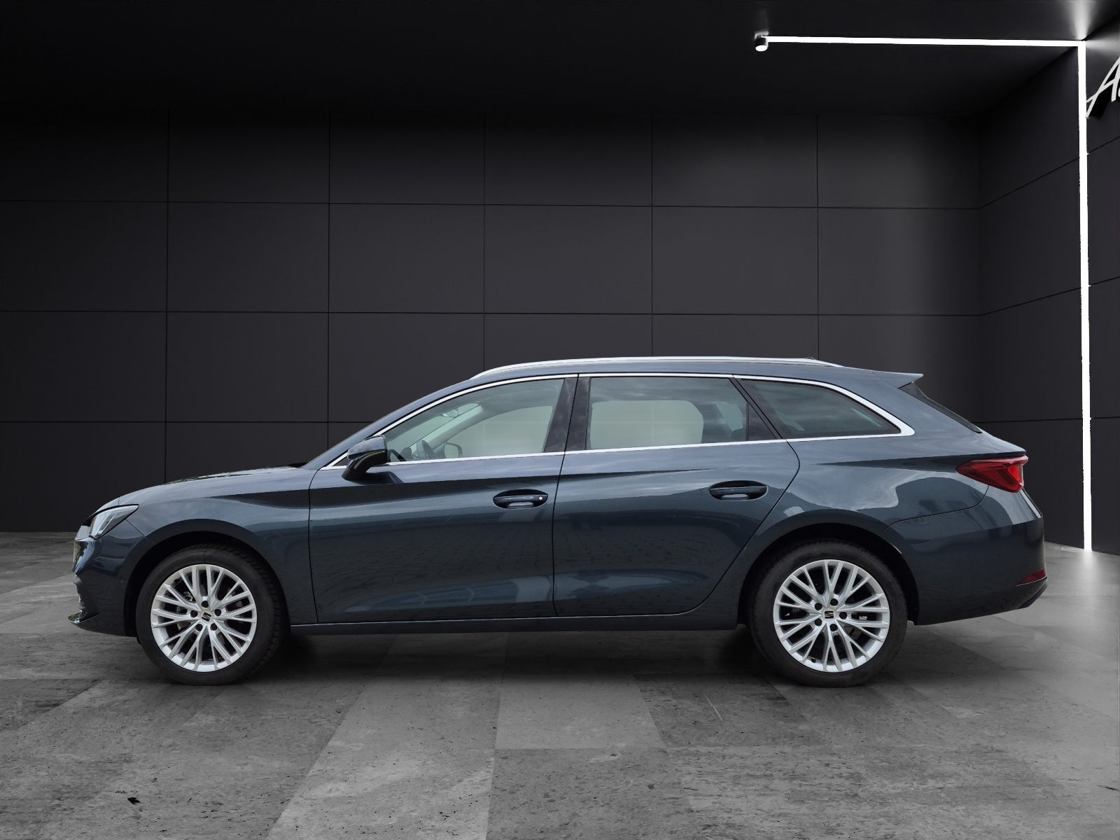 Fahrzeugabbildung SEAT Leon ST TSI Xcellence LED GRA Park-Aassist SH LM