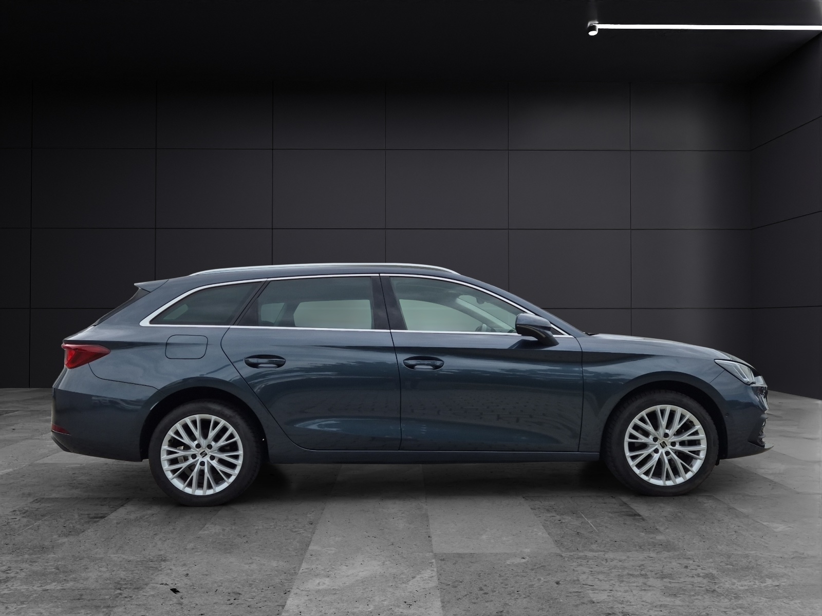 Fahrzeugabbildung SEAT Leon ST TSI Xcellence LED GRA Park-Aassist SH LM