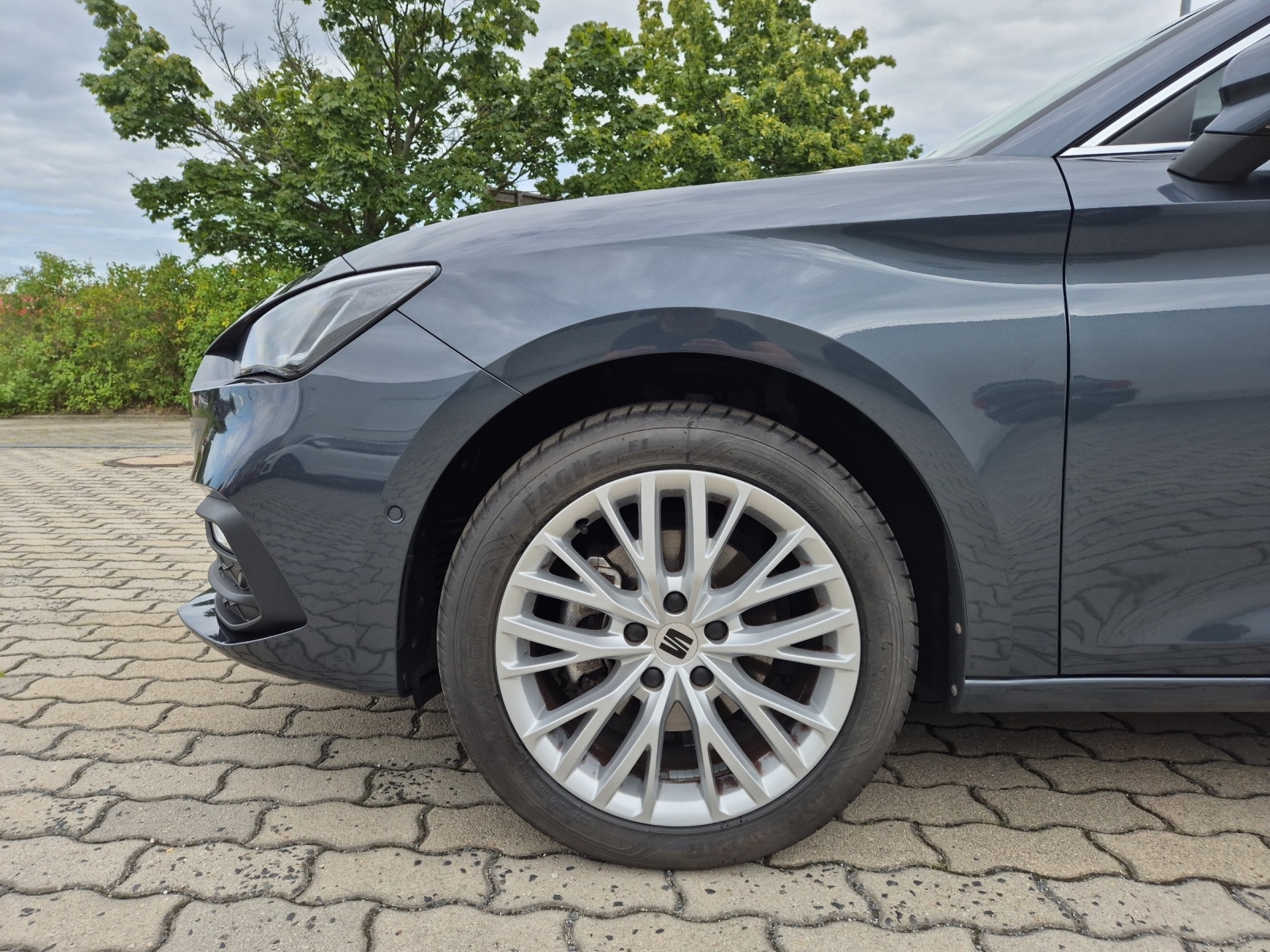 Fahrzeugabbildung SEAT Leon ST TSI Xcellence LED GRA Park-Aassist SH LM